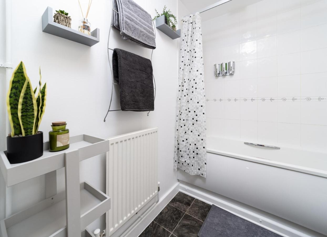 Апартаменты Charming 2br Ground Floor Flat In Sholing, 11 Mins From Centre - Recently Set Up With Саутгемптон