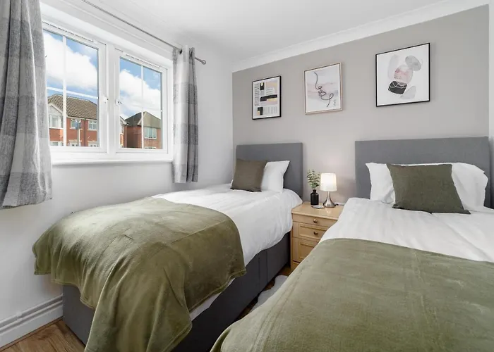 Charming 2Br Ground Floor Flat In Sholing, 11 Mins From City Centre - Recently Set Up With Love