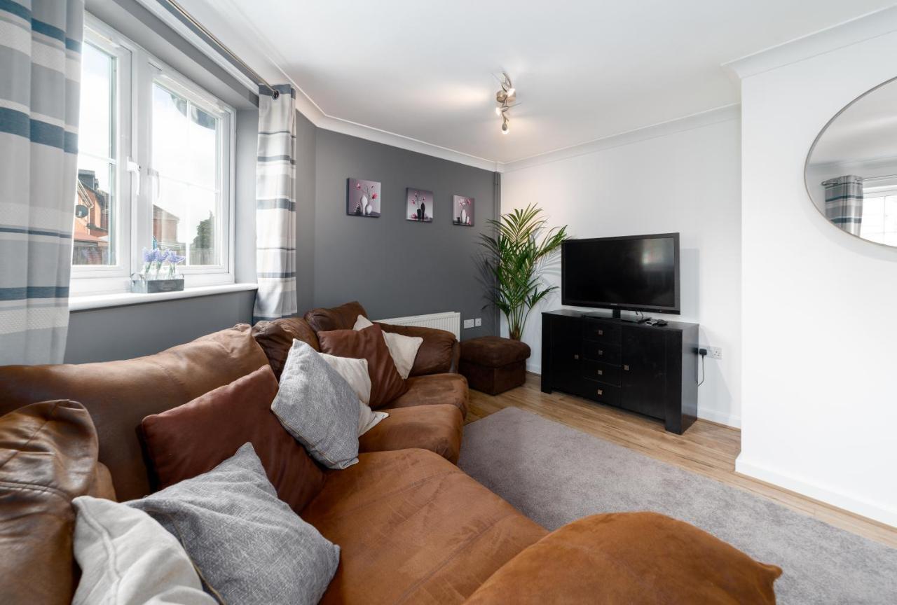 Charming 2br Ground Floor Flat In Sholing, 11 Mins From Centre - Recently Set Up With Apartment *